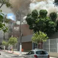 Incêndio destrói teatro do Sesi e atividades são suspensas imagem