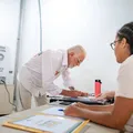 Jaques Wagner vota em Salvador e diz ter ‘segurança’ de vitória em 1º turno na Bahia imagem