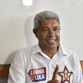 Jerônimo Rodrigues celebra sucesso do transporte gratuito para eleitores imagem