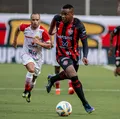 Lesionado desde março, Dudu tem contrato renovado com o Vitória imagem