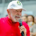 Lula decreta bloqueio de celulares em presídios imagem