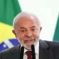 Lula ironiza mudança no voto de Flávio sobre fim da escala 6x1 imagem