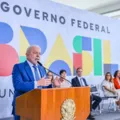 Lula regulamenta contratação de 15,6 mil servidores para a área da educação imagem