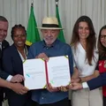 Lula sanciona lei para profissionalização do futebol feminino imagem