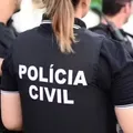 Menino de 12 anos é morto a tiros após ter a casa invadida imagem