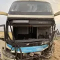 Motoristas morrem em batida entre carro de funerária e ônibus na Bahia imagem