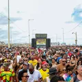 MUDEIdeNOME leva clima de Carnaval à orla de Salvador imagem