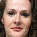 Mulher que sobreviveu após falha em execução volta a caminhar imagem
