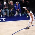 New York Knicks ergue bandeira do título da NBA no Madison Square Garden imagem