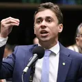 Nikolas Ferreira vai fugir? Deputado pode ter passaporte apreendido imagem
