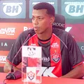 Novo zagueiro do Vitória exalta companheiros: "Craques que via na TV" imagem