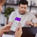 Nubank pode bloquear contas de clientes com dívidas; entenda medida imagem