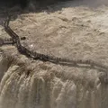 Passarela das Cataratas do Iguaçu é interditada após aumento da vazão imagem
