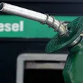 Petrobras eleva diesel em R$ 1, mas subsídio 'esconde' alta na bomba imagem