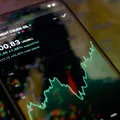 Petróleo e dólar em alta: veja o que mudou pós 1º turno da eleição imagem