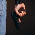 PM de folga atira em homem que atacou o próprio pai com faca imagem