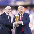 Presidente da Fifa é acusado de abuso de poder à frente da entidade imagem