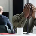Pressão e estresse causam 4 milhões de afastamentos no trabalho; veja causas e sinais imagem