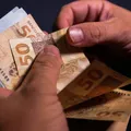 Quem tem direito ao 13º do INSS? Confira o calendário de pagamento imagem