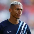 Richarlison acusa Flávio Bolsonaro de tomar casa de R$ 10 milhões imagem