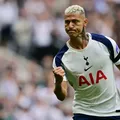 Richarlison tem vitória na Justiça em caso envolvendo Flávio Bolsonaro imagem
