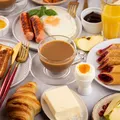 Saiba como o café da manhã muda a reação do corpo no almoço imagem