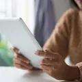 Santo Estêvão: prefeitura é denunciada por superfaturamento em 150 tablets imagem