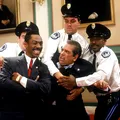 Segundo turno: 7 comédias sobre eleições para assistir no fim de semana imagem