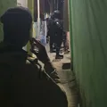 Seis meses após fazer reféns, adolescente invade casa e ameaça moradores em Salvador imagem