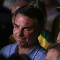 Suposto voo que transportaria Flávio Bolsonaro para os EUA foi cancelado imagem