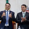Tarcísio de Freitas e Flávio Bolsonaro postam fake para criticar ato pró-Lula imagem