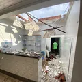 Temporal causa desabamento e rastro de estragos em hospital na Bahia imagem