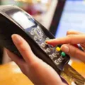 Tradicional banco brasileiro anuncia fim dos cartões de crédito imagem