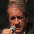 Valdemar Costa Neto aponta perseguição para saída de Flávio Bolsonaro imagem