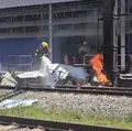 VÍDEO: Avião cai perto de estação de metrô e deixa piloto morto imagem