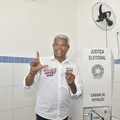 VÍDEO: Jerônimo exalta entusiasmo após votar em Salvador imagem