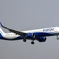 Voo é desviado após carregador portátil pegar fogo em bagageiro de avião imagem