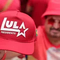 Votar de boné do candidato é permitido? Entenda as regras da eleição imagem