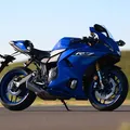Yamaha R7 com motor de 73,4 cavalos estreia no Brasil imagem