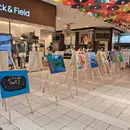 Exposição reúne pinturas de crianças autistas em shopping de Salvador