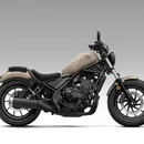 Honda lança Rebel 500 com novo painel e transmissão automática