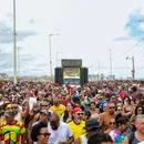 MUDEIdeNOME leva clima de Carnaval à orla de Salvador