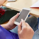 Proibição de celular reduz cyberbullying e ansiedade, diz pesquisa