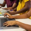Quase metade dos alunos no Brasil usa ferramentas como ChatGPT para estudar
