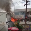 Vídeo: Poste pega fogo e prejudica trânsito no Cabula