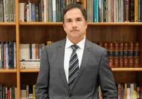 Acusação de furto de espumante leva a propor demissão de juiz federal