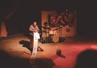 Alex Simões apresenta poemas e lança livro no interior da Bahia