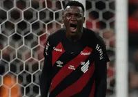 Artilheiro do Brasileirão supera Tevez e quebra recorde na competição