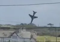 Caça da Força Aérea britânica cai e explode após decolagem
