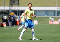 Campeão com a Seleção, joia do Vitória é homenageado na Toca do Leão